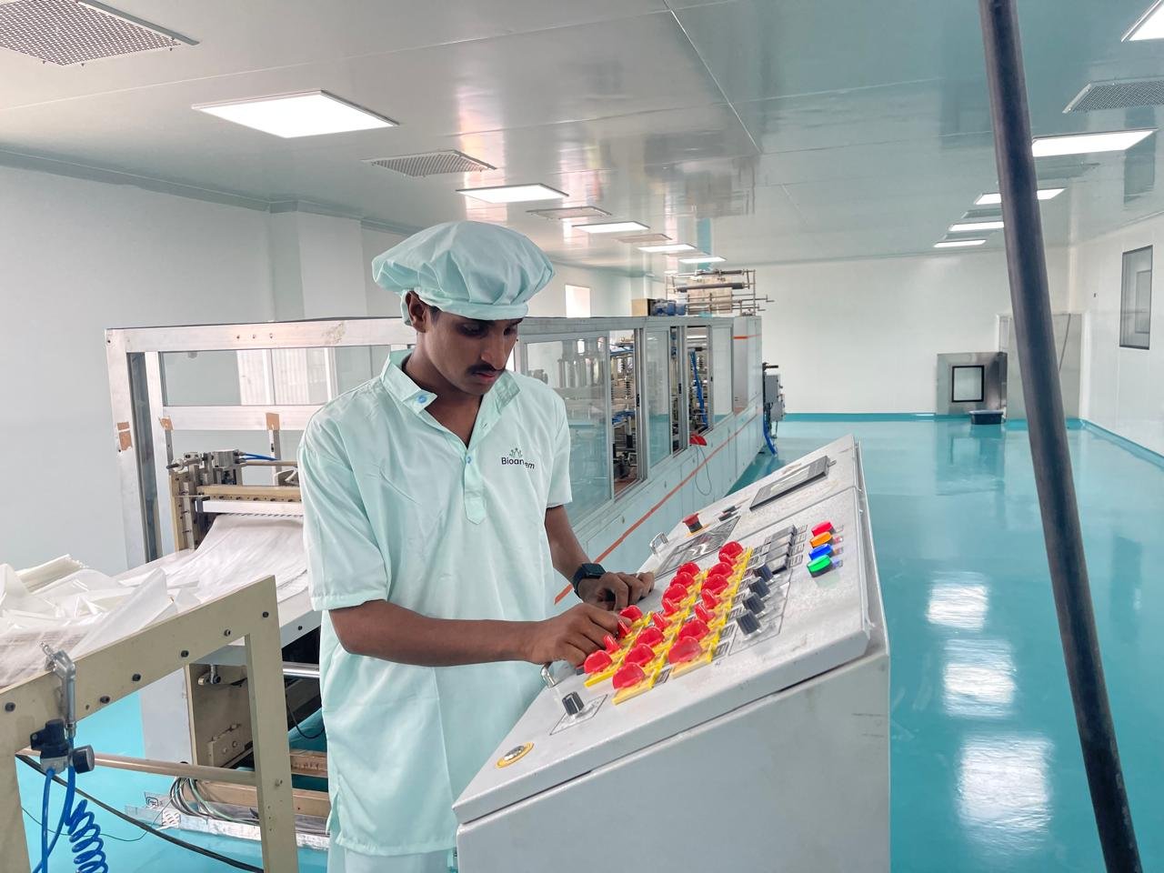 Automated machine controls for quality monitoring during medical disposable production